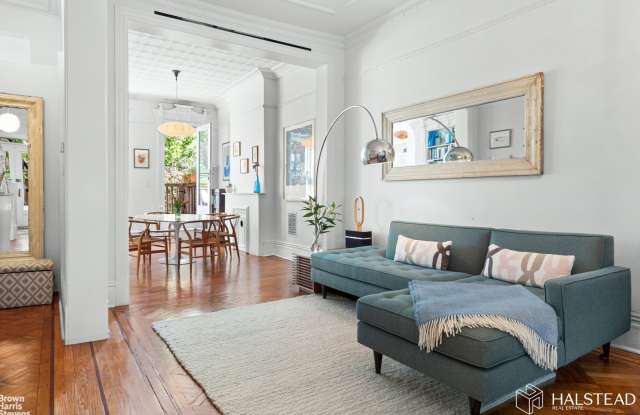 438 7th Street Gallery 4