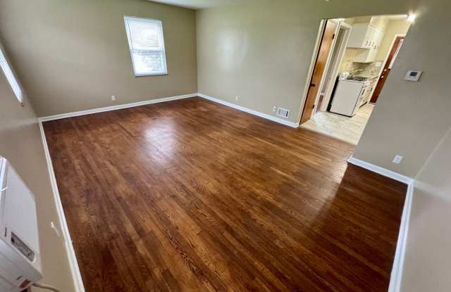 1 Bedroom - Grandview Area Gallery 3