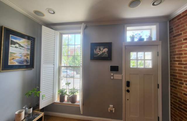 Charming 2Bed/3Bath in Patterson Place Gallery 3