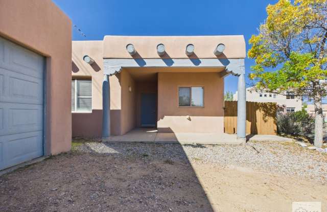 Cute 2 Bedroom, 2 Bathroom Single Family Home Available Now! Gallery 3