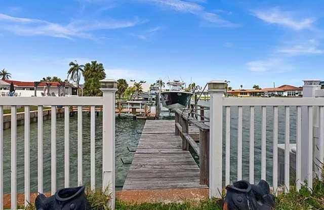 Stunning Waterfront Home - Treasure Island! 3bed| 2bath Gallery 4