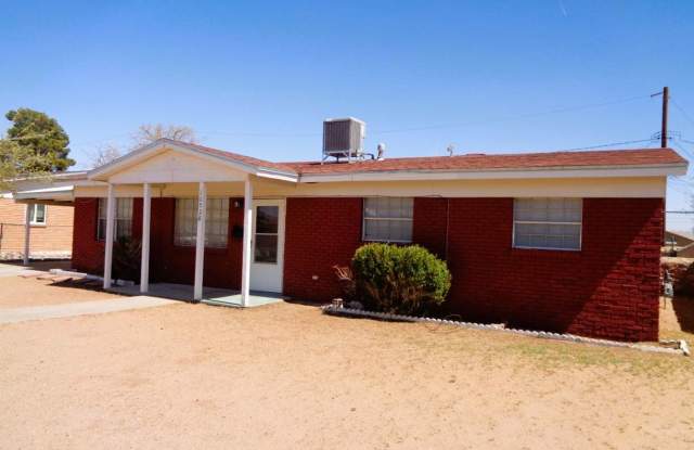 Cute Single Level Northeast Home With Refrigerated Air Located In Quiet Neighborhood photos photos