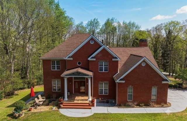 915 Chipley Court Gallery 1