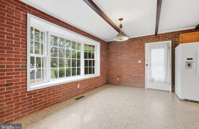8416 STONEWALL Drive Gallery 4