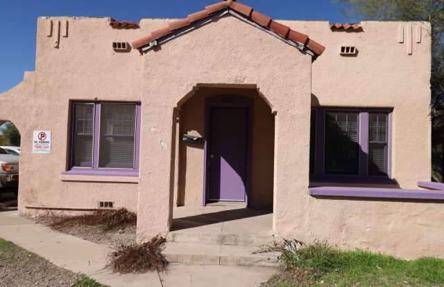 * PRE-LEASING* VINTAGE HOME WITH HUGE BACKYARD AND A UNIQUE FLOOR PLAN! photos photos