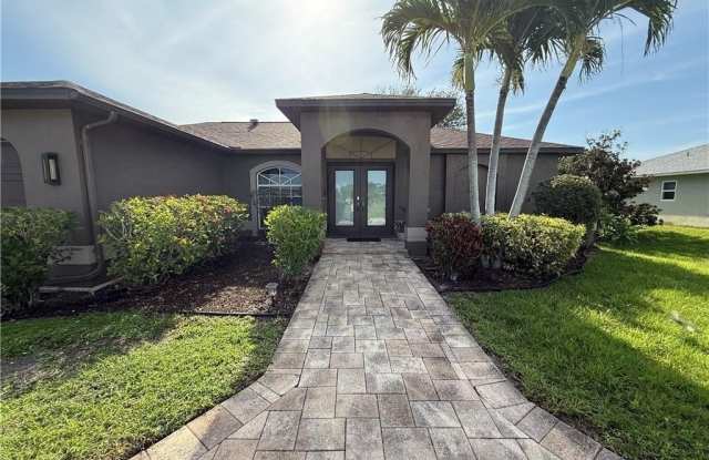 3005 SW 8th Place Gallery 2