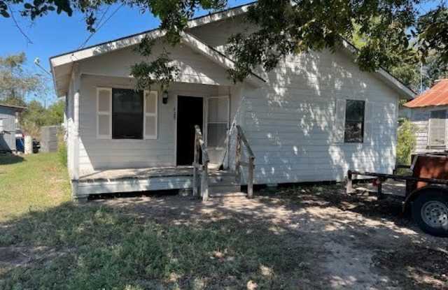 408 S Live Oak Street - 408 South Live Oak Street, Mathis, TX 78368