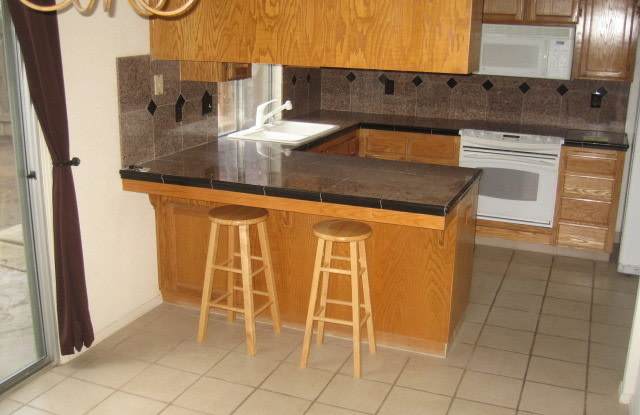 NE Fresno Home, near Woodward Park, 2BR/1.5BA - Lots of Amenities! Gallery 4