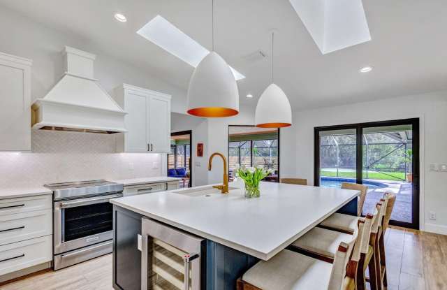18246 RIVER OAKS Circle Gallery 4