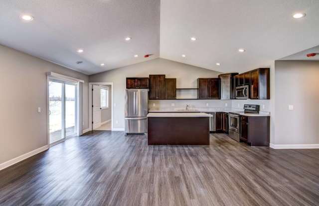 3 Bedroom Town Home, Association Maintained Lawn  Snow Removal Included photos photos