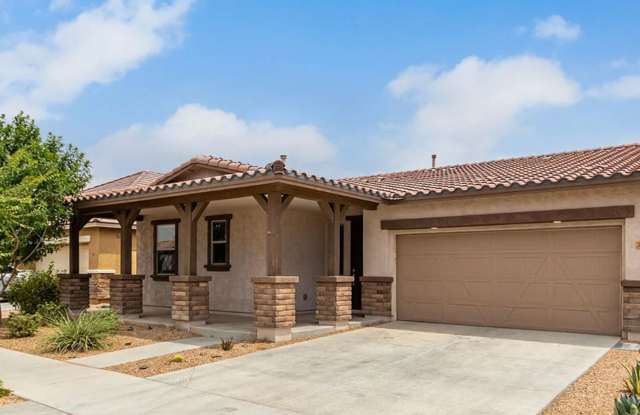 4 BD +DEN IN MERIDIAN IN QUEEN CREEK photos photos