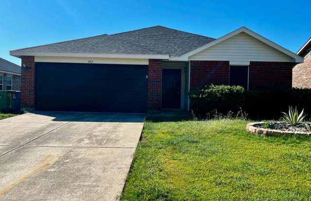 Charming 3-Bedroom Home with a Private Nice Garden Gallery 1