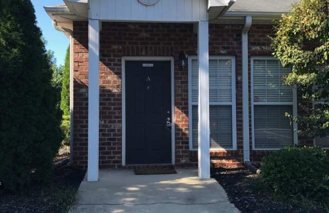 Adorable 1 bedroom 1 bath condo with garage located in Cotwold Park photos photos