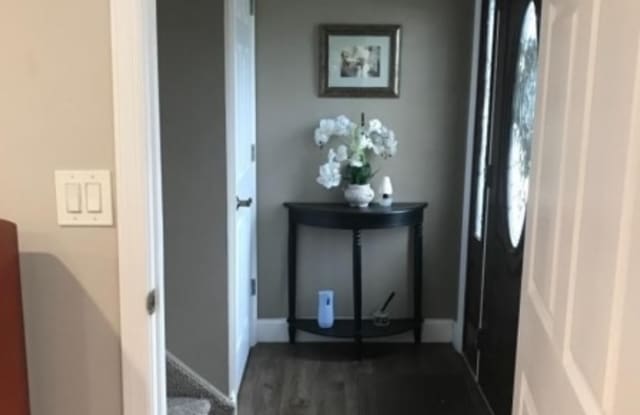 100 CLOVERDALE RD Gallery 2