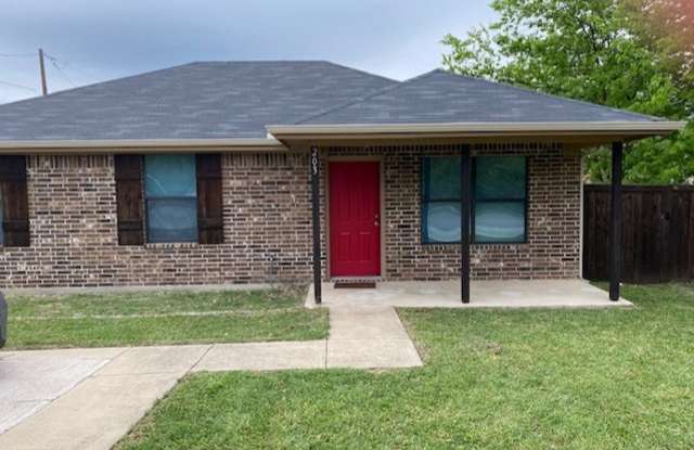 Well maintained 3 bedroom house for rent in Sanger! photos photos