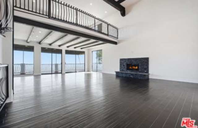 8908 Appian Way Gallery 3