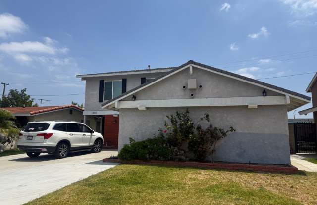AWESOME 4 BEDROOM 3 BATH HOME photos photos
