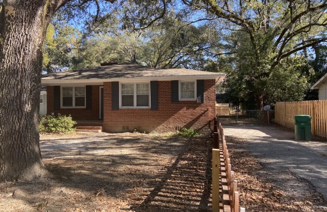 1713 Azalea Drive - 4 photos photos
