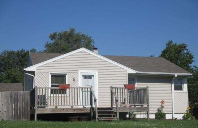 Beautiful 3 bed, 2 bath, 2 car garage - 4504 South 47th Street, Omaha, NE 68117