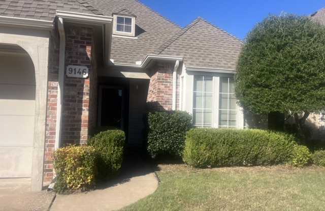 Charming 3 bed 2 bath at 91st and Harvard, close to shopping, creek turnpike, river trails, and Downtown Jenks. Gallery 3