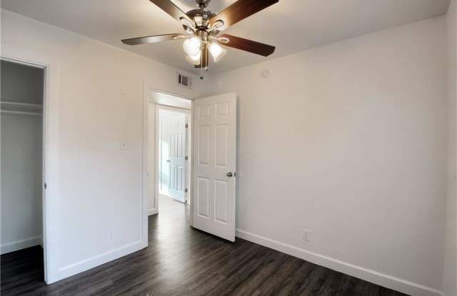 1206 East 52nd Street - 204B Gallery 2