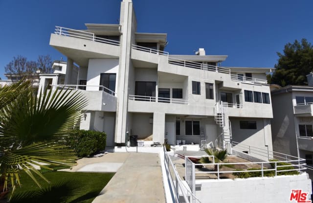 5226 MEDINA Road - 5226 Medina Road, Los Angeles, CA 91364
