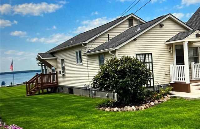 8876 Maple Drive Gallery 1