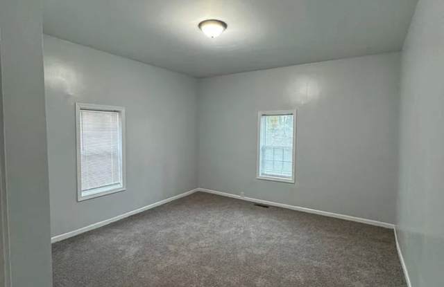 Updated 2 Bed 2 Bath Near Downtown Gallery 4
