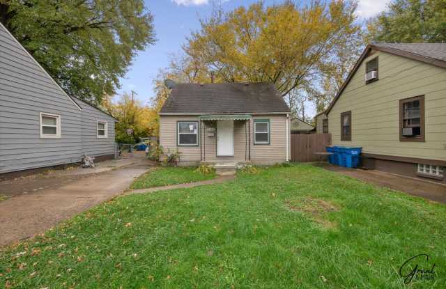 $1150 Warren bungalow - 8080 Essex Avenue, Warren, MI 48089