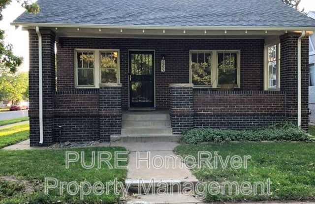 1995 S Sherman St Gallery 1