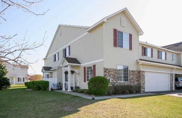 Updated end unit townhome in Shakopee *3 Bed*1.5 Bath Available Sep 1 photos photos