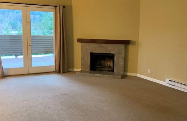 Spacious 1 Bedroom Near Kirkland Waterfront! photos photos