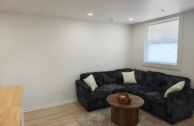 Beautifully Remodeled 3 Bedroom, 3 Bath Condo Near the University of Alabama! Gallery 3