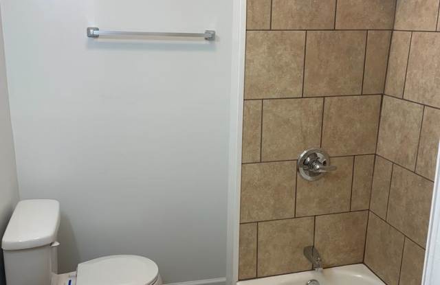 Video in Photos! Downtown York 2 Bedroom-1st Floor Gallery 3