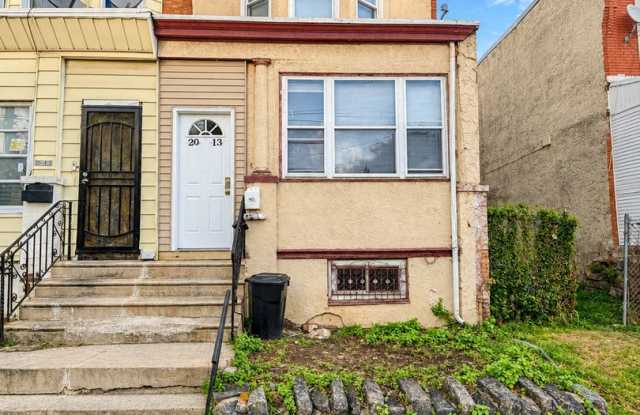 Five Bedrooms, Central A/C & Room to Enjoy the Outdoors Gallery 1