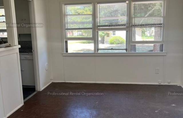 1016 Oak Avenue Gallery 2