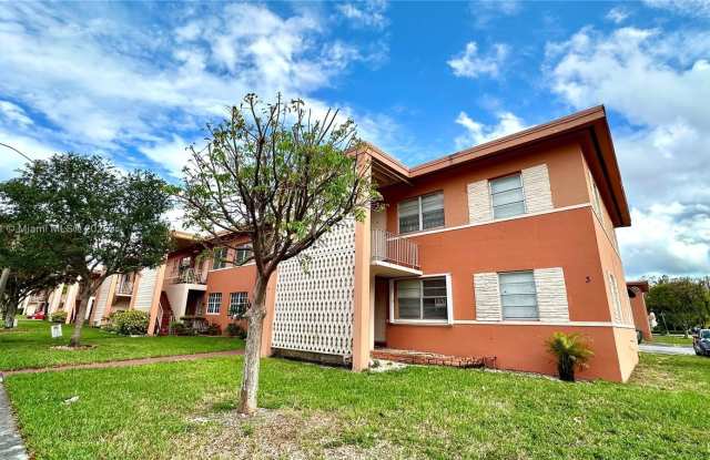 3670 SW 10th St photos photos