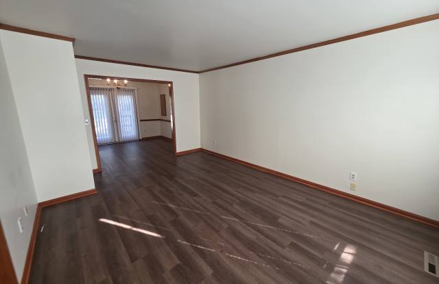 900 Beaglin Park Dr Gallery 3