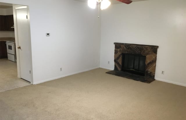2433 Lakeshore Dr., Apt. 2 - 2433 Lakeshore Drive, Pekin, IL 61554
