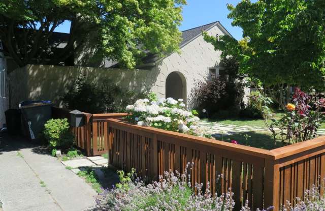 3246 Conkling Pl W - 3246 Conkling Place West, Seattle, WA 98119