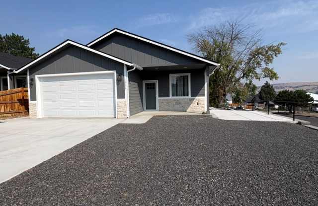 Rent Reduced!! 3 bed 2 bath home in Soap Lake Gallery 1