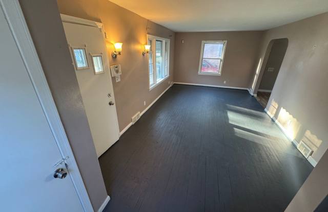 Room to Settle In—3 Bedrooms, Separate Dining & Basement Gallery 3
