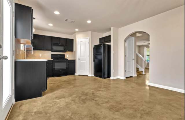 Charming 3-Bed, 2.5-Bath Home in Chaparral Crossing - 4611 Graceful Lane, Travis County, TX 78725