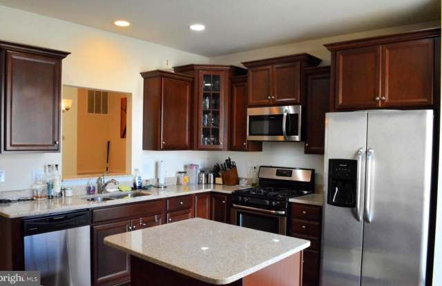 8894 QUARRY ROAD Gallery 2