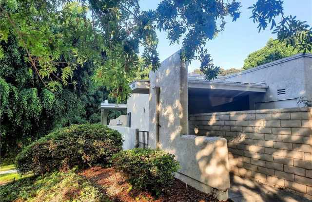 2233 Via Puerta Gallery 2