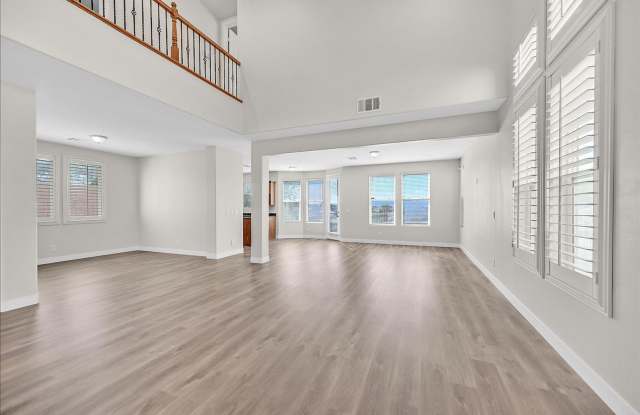 Spacious 2 story, 4 bedroom + office home in MacDonald Ranch. Gallery 4