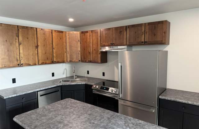 824 W 8th Street photos photos