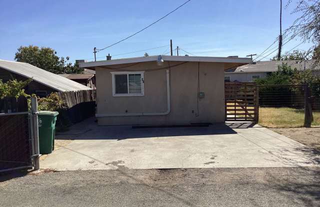 Now Available!! Quaint Los Banos Home photos photos