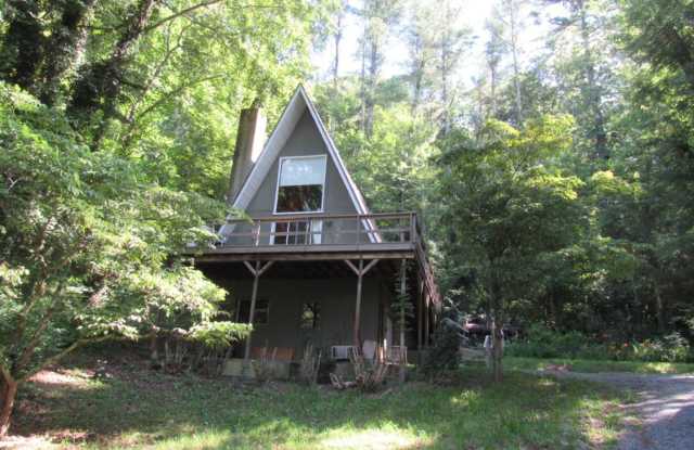 $1,650 - 2 Bedroom / 1.5 Bath Unfurnished A-Frame Cabin with a View of Glenville Lake photos photos