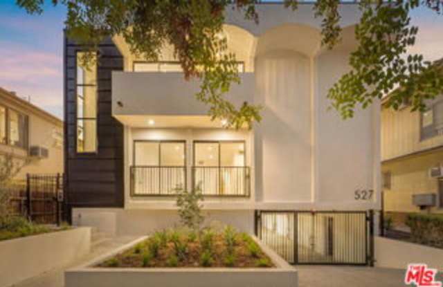 527 Orlando Avenue Gallery 1